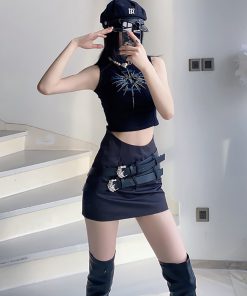 Comfortable Slim Fit Sleeveless Tank Top with Built-in Chest Pad and Embroidery - Sexy Stretchy Design for Effortless Style