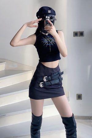 Comfortable Slim Fit Sleeveless Tank Top with Built-in Chest Pad and Embroidery - Sexy Stretchy Design for Effortless Style