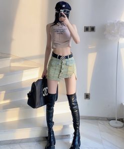 Comfortable Slim Fit Sleeveless Tank Top with Built-in Chest Pad and Embroidery - Sexy Stretchy Design for Effortless Style