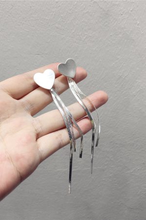 Cool-Toned Slimming Heart-Shaped Metal Tassel Earrings with Detachable Snake Chain for Versatile Style