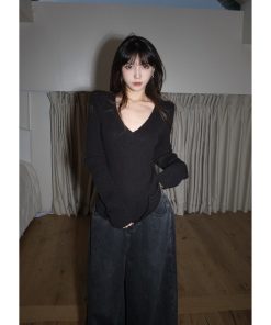 Cozy V-Neck Wool Sweater for Women, High-Quality Long Sleeve Knit Top, Stylish and Comfortable Fashion Essential