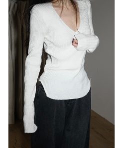 Cozy V-Neck Wool Sweater for Women, High-Quality Long Sleeve Knit Top, Stylish and Comfortable Fashion Essential
