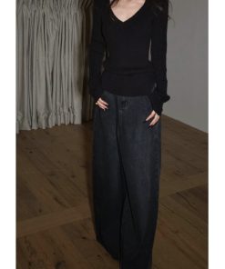 Cozy V-Neck Wool Sweater for Women, High-Quality Long Sleeve Knit Top, Stylish and Comfortable Fashion Essential