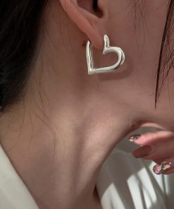 Cropped Tops, Feminine Winter Outfits Girly - Open Heart Earrings