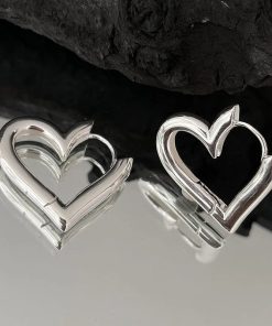 Cropped Tops, Feminine Winter Outfits Girly - Open Heart Earrings