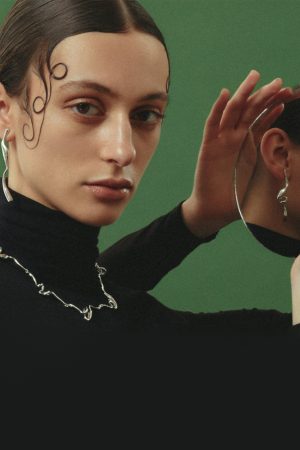 Curved Ribbon Silver Needle Gold-Plated Asymmetric Earrings - Niche Line Art Design for Unique Style