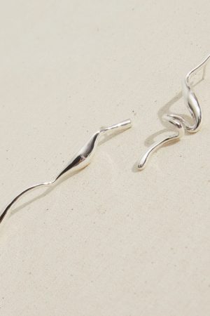 Curved Ribbon Silver Needle Gold-Plated Asymmetric Earrings - Niche Line Art Design for Unique Style