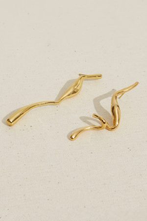 Curved Ribbon Silver Needle Gold-Plated Asymmetric Earrings - Niche Line Art Design for Unique Style