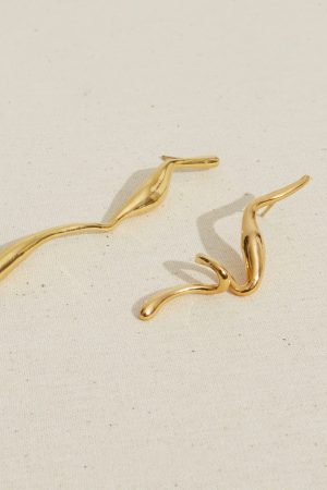 Curved Ribbon Silver Needle Gold-Plated Asymmetric Earrings - Niche Line Art Design for Unique Style