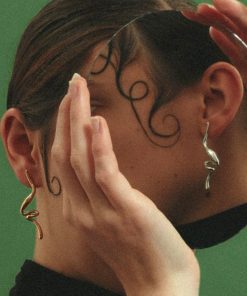 Curved Ribbon Silver Needle Gold-Plated Asymmetric Earrings - Niche Line Art Design for Unique Style