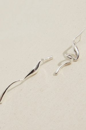 Curved Ribbon Silver Needle Gold-Plated Asymmetric Earrings - Niche Line Art Design for Unique Style