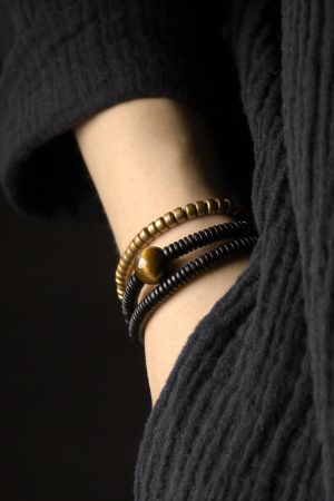 Curved Tail Flower Black Wooden Bracelet Set for Women - Retro Multi-Layer Copper Bead Design, Versatile Fashion Accessory