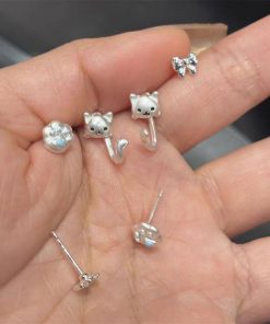 Cute Kitten Paw Earrings for Girls - Minimalist Elegant Ear Studs, High-Quality Fashion Accessories, Perfect for Animal Lovers