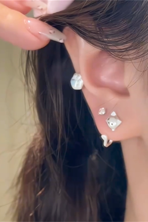 Cute Kitten Paw Earrings for Girls - Minimalist Elegant Ear Studs, High-Quality Fashion Accessories, Perfect for Animal Lovers