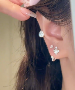 Cute Kitten Paw Earrings for Girls - Minimalist Elegant Ear Studs, High-Quality Fashion Accessories, Perfect for Animal Lovers