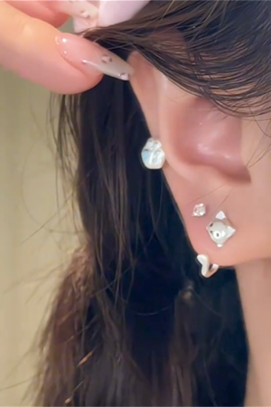 Cute Kitten Paw Earrings for Girls - Minimalist Elegant Ear Studs, High-Quality Fashion Accessories, Perfect for Animal Lovers
