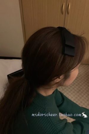 Cute Korean Style Baby-Chan Black Bow Headband for Girls - Sweet and Quirky Fashion Accessory