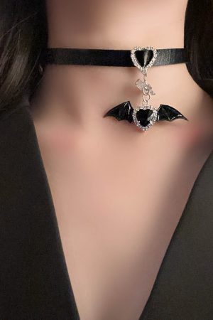 Dark Lolita Choker Necklace with Demon Wings Pendant, Personalized Sweet and Cool Clavicle Chain for Halloween and Y2K Style