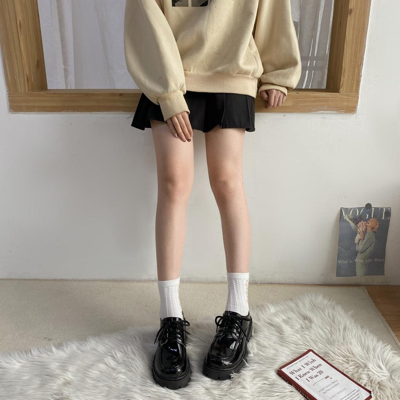 Dark Minimalist Fashion, Winter Outfits For High School - Dark Academia Platform Shoes Dark Minimalist Fashion, Winter Outfits For High School - Dark Academia Platform Shoes