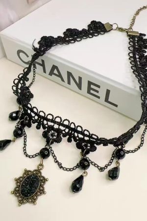 Dark Retro Halloween Choker Necklace with Black Pendant, Lace Trim, and Tassels for Women - Gothic Y2K Style Accessory