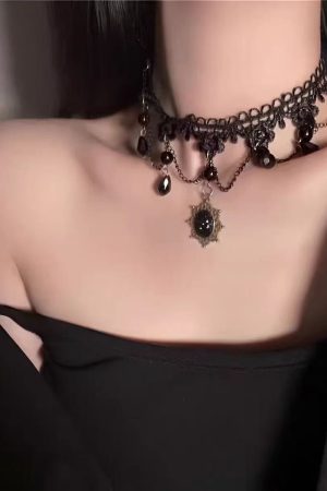 Dark Retro Halloween Choker Necklace with Black Pendant, Lace Trim, and Tassels for Women - Gothic Y2K Style Accessory