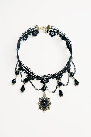 Dark Retro Halloween Choker Necklace with Black Pendant, Lace Trim, and Tassels for Women - Gothic Y2K Style Accessory