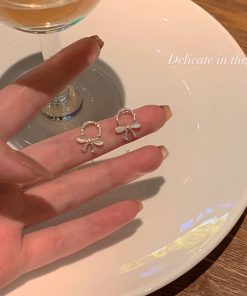 Delicate Spring Cat's Eye Bowknot Stud Earrings for Women, Elegant Korean Style, Simple Versatile Fashion Ear Accessories