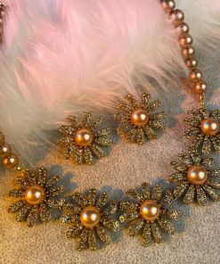 Diamond-Inlaid Daisy Pearl Stud Earrings and Necklace Set - Women's Light Luxury Niche Collarbone Chain Accessories