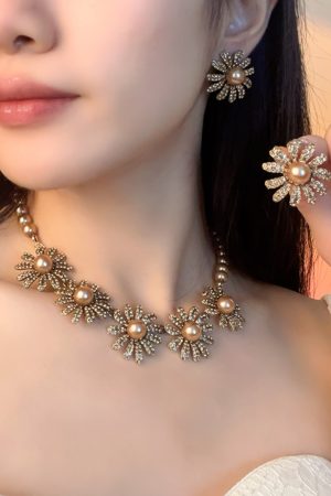 Diamond-Inlaid Daisy Pearl Stud Earrings and Necklace Set - Women's Light Luxury Niche Collarbone Chain Accessories