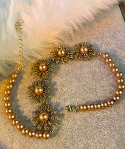 Diamond-Inlaid Daisy Pearl Stud Earrings and Necklace Set - Women's Light Luxury Niche Collarbone Chain Accessories