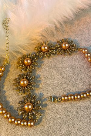 Diamond-Inlaid Daisy Pearl Stud Earrings and Necklace Set - Women's Light Luxury Niche Collarbone Chain Accessories