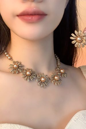 Diamond-Inlaid Daisy Pearl Stud Earrings and Necklace Set - Women's Light Luxury Niche Collarbone Chain Accessories