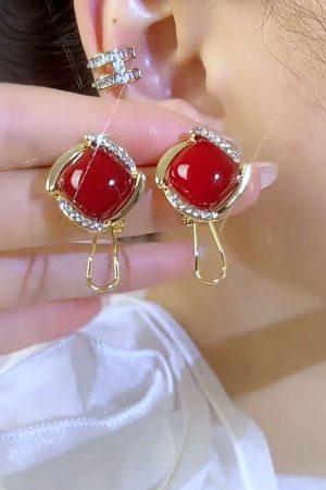 Diamond-Shaped Micro-Inlaid Zircon Stone Ear Clips for Women, Heart Design Red Ear Studs, Fashionable Light Luxury Earrings