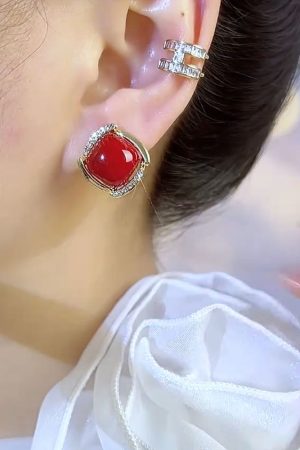 Diamond-Shaped Micro-Inlaid Zircon Stone Ear Clips for Women, Heart Design Red Ear Studs, Fashionable Light Luxury Earrings