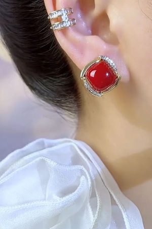 Diamond-Shaped Micro-Inlaid Zircon Stone Ear Clips for Women, Heart Design Red Ear Studs, Fashionable Light Luxury Earrings