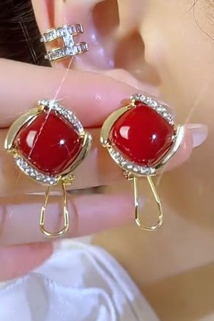 Diamond-Shaped Micro-Inlaid Zircon Stone Ear Clips for Women, Heart Design Red Ear Studs, Fashionable Light Luxury Earrings