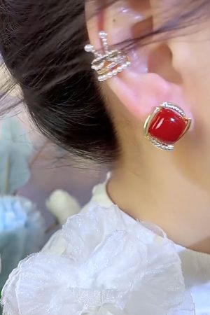 Diamond-Shaped Micro-Inlaid Zircon Stone Ear Clips for Women, Heart Design Red Ear Studs, Fashionable Light Luxury Earrings