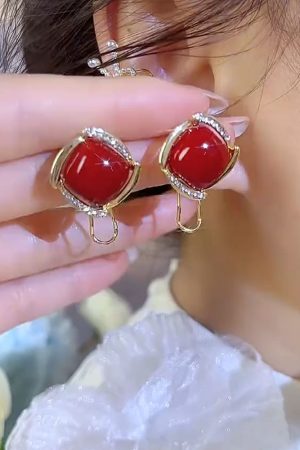 Diamond-Shaped Micro-Inlaid Zircon Stone Ear Clips for Women, Heart Design Red Ear Studs, Fashionable Light Luxury Earrings
