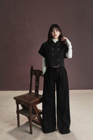 Double-Breasted Trench Vest with 3D Cutting Design - Loose Slimming Short-Sleeve Jacket for Chic Layering