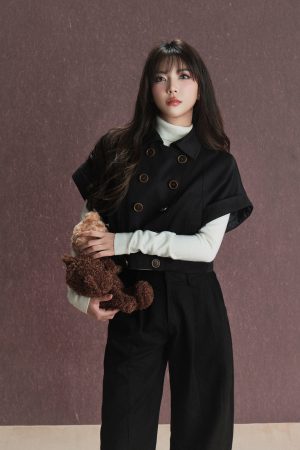Double-Breasted Trench Vest with 3D Cutting Design - Loose Slimming Short-Sleeve Jacket for Chic Layering