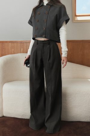 Double-Breasted Trench Vest with 3D Cutting Design - Loose Slimming Short-Sleeve Jacket for Chic Layering