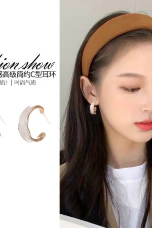 Double C Round Face Slimming Earrings - 2025 Trendy Light Luxury High-End Studs for Chic Style