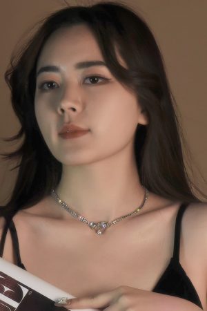 Double-Layer Bow Heart Pendant Claw Chain Necklace - Elegant Short Fashion Collarbone Chain for Chic Style