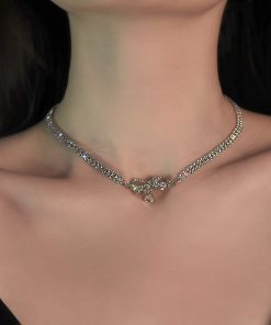 Double-Layer Bow Heart Pendant Claw Chain Necklace - Elegant Short Fashion Collarbone Chain for Chic Style