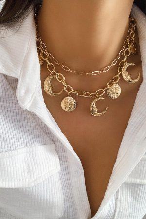 Double-Layer Vintage Crescent Pendant Necklace for Women, Personalized Chain with Relief Portrait & Tassel - European and American Style