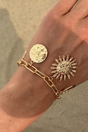 Double-Layer Vintage Crescent Pendant Necklace for Women, Personalized Chain with Relief Portrait & Tassel - European and American Style