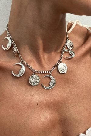 Double-Layer Vintage Crescent Pendant Necklace for Women, Personalized Chain with Relief Portrait & Tassel - European and American Style