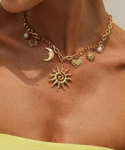 Double-Layer Vintage Crescent Pendant Necklace for Women, Personalized Chain with Relief Portrait & Tassel - European and American Style