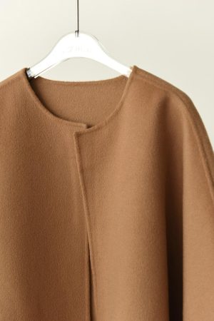 Double-Sided Cashmere Wool Short Coat, No-Button Design, Chic Short Silhouette, High-Quality Outerwear