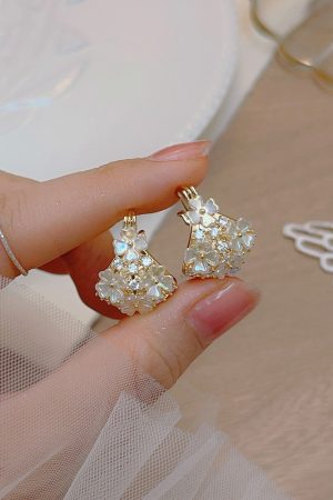 Double-Sided Floral Ear Clips - Elegant Light Luxury Hoop Earrings for Women, Versatile Niche Design for a Fairy-Tale Look